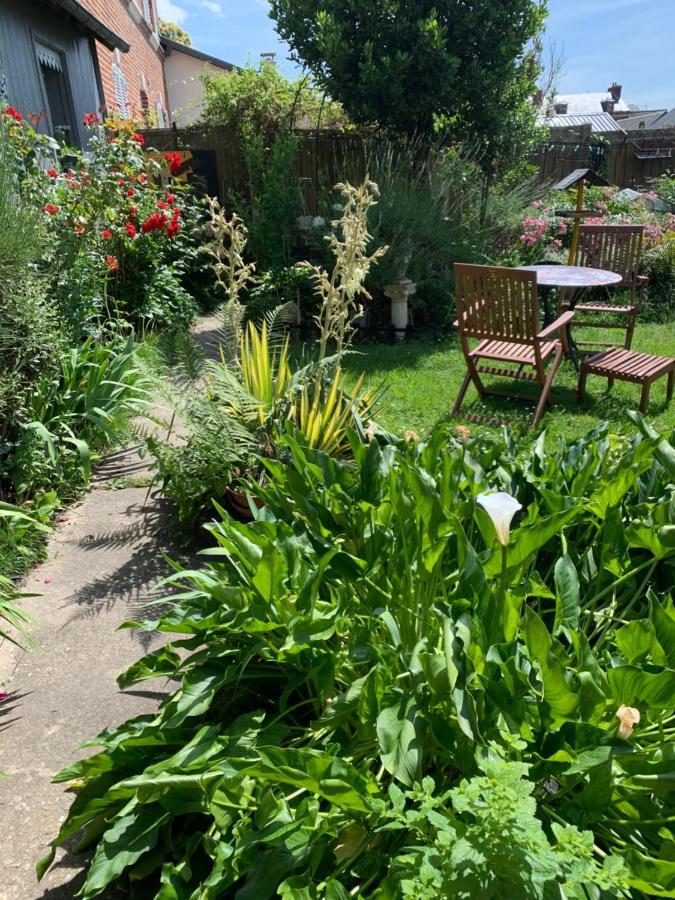Dom'S Garden Bed & Breakfast Livarot-Pays-d'Auge Exterior photo
